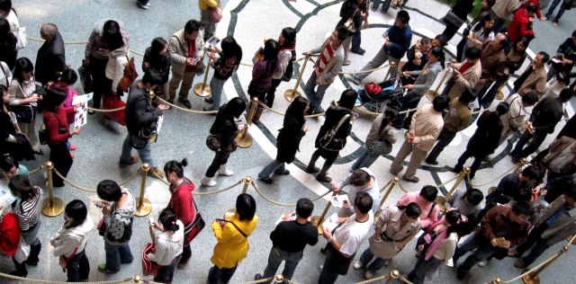 Solve the waiting in line in Contact Center