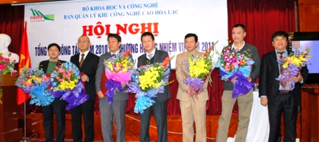 Lễ trao Giấy chứng nhận đầu tư cho 07 nhà đầu tư khu CNC Hòa Lạc